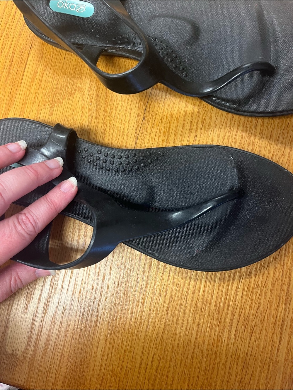 Oka-B Carson Womens size 8 T-Strap Thong Jelly Sandals Black casual minimalist - Picture 3 of 5